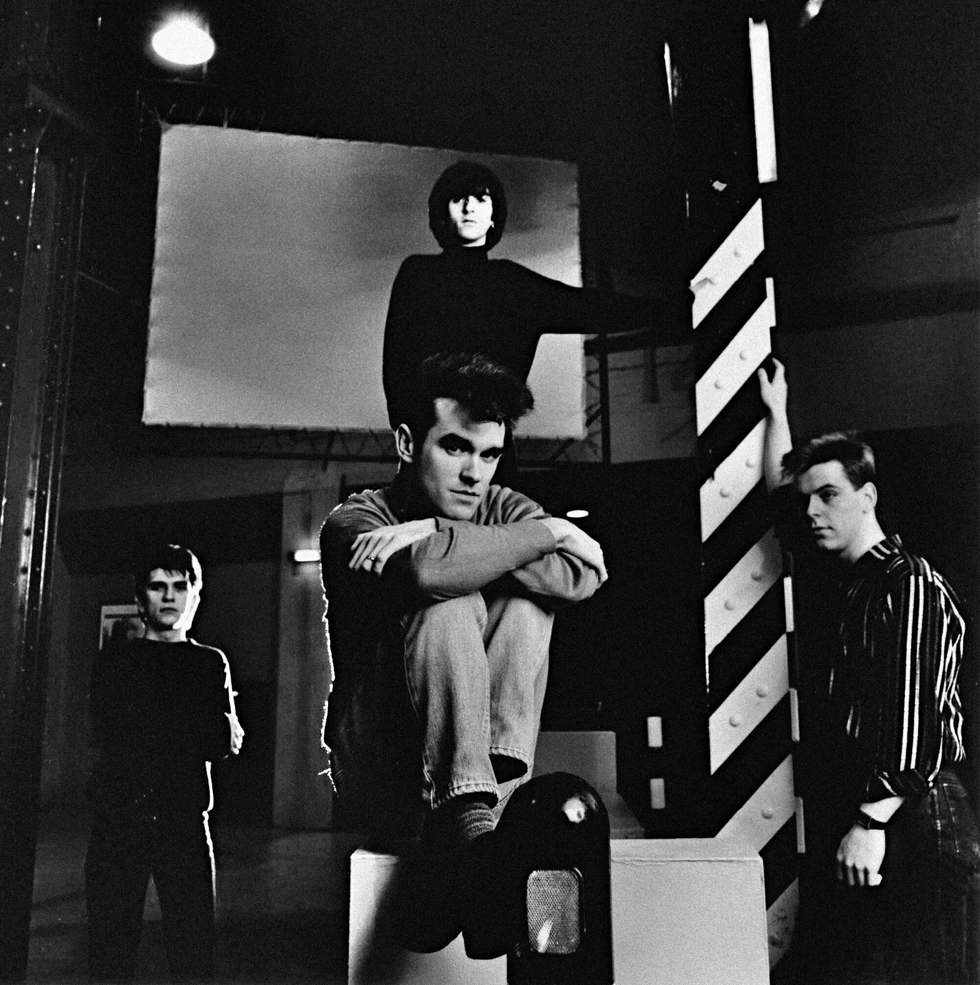 Smiths i know its over. Моррисси the smiths. the smiths 1983. the smiths вокалист. the smiths постер.