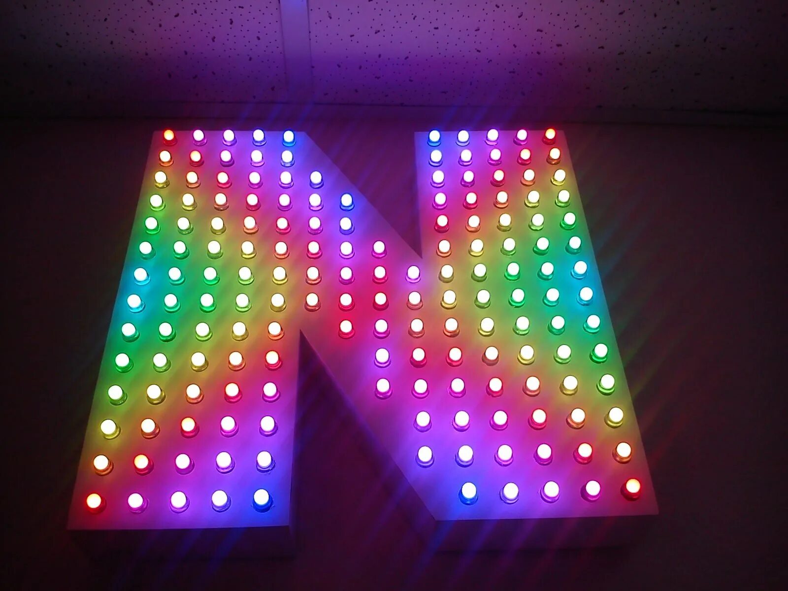 РГБ диоды на вывеску. Led Matrix RGB 30w световой прибор. Объемные светодиодные буквы. Буквы со светодиодной подсветкой. Диодная вывеска