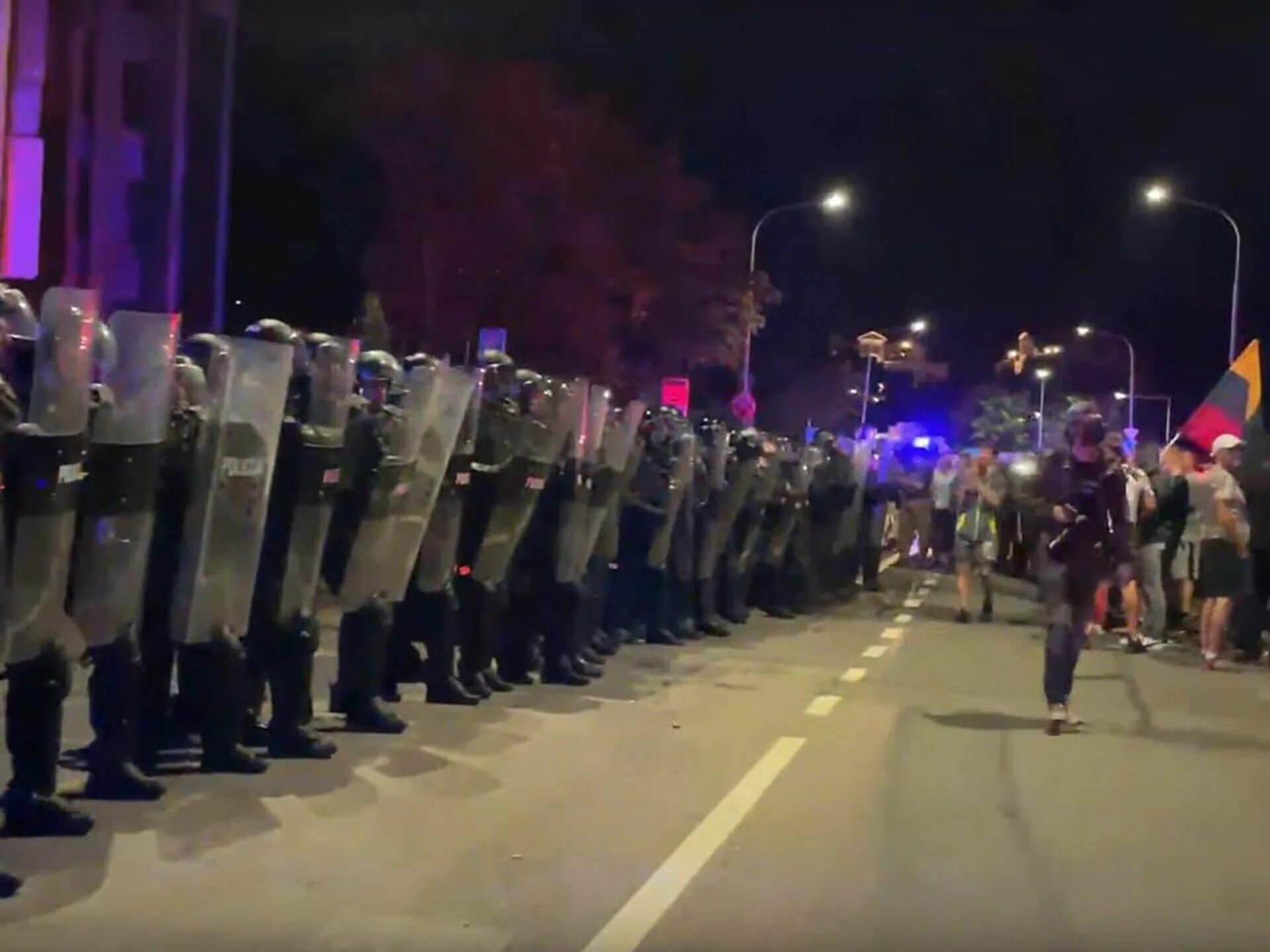 Литва митинги. Литва протесты. митинги в литве. американский спецназ разгоняет толпу. разгон демонстраций в вильнюсе (литва).