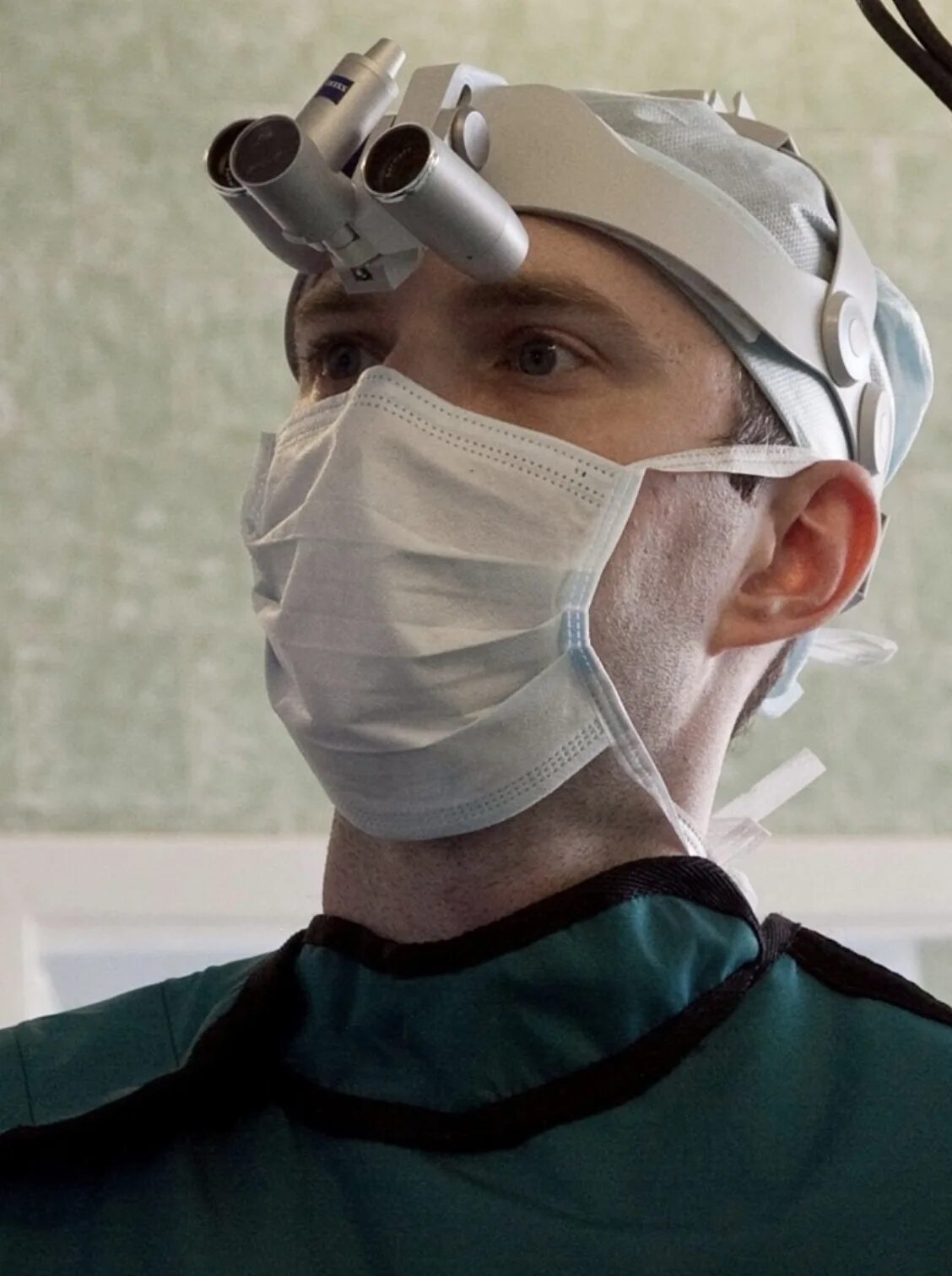 Хирург на мою голову читать. Нейрохирурги краевой больницы Красноярска. Нейрохирургия операции.