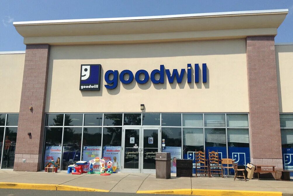 Goodwill магазин. Goodwill stores. Гудвилл магазин. Гудвилл магазин. Логотипы агрохолдингов.