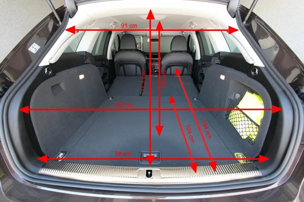 Габариты багажника универсалов. Ауди а4 универсал багажник. Audi a4 b8 габариты багажника. Audi a4 универсал багажник габариты. Ширина багажника Ауди q7.