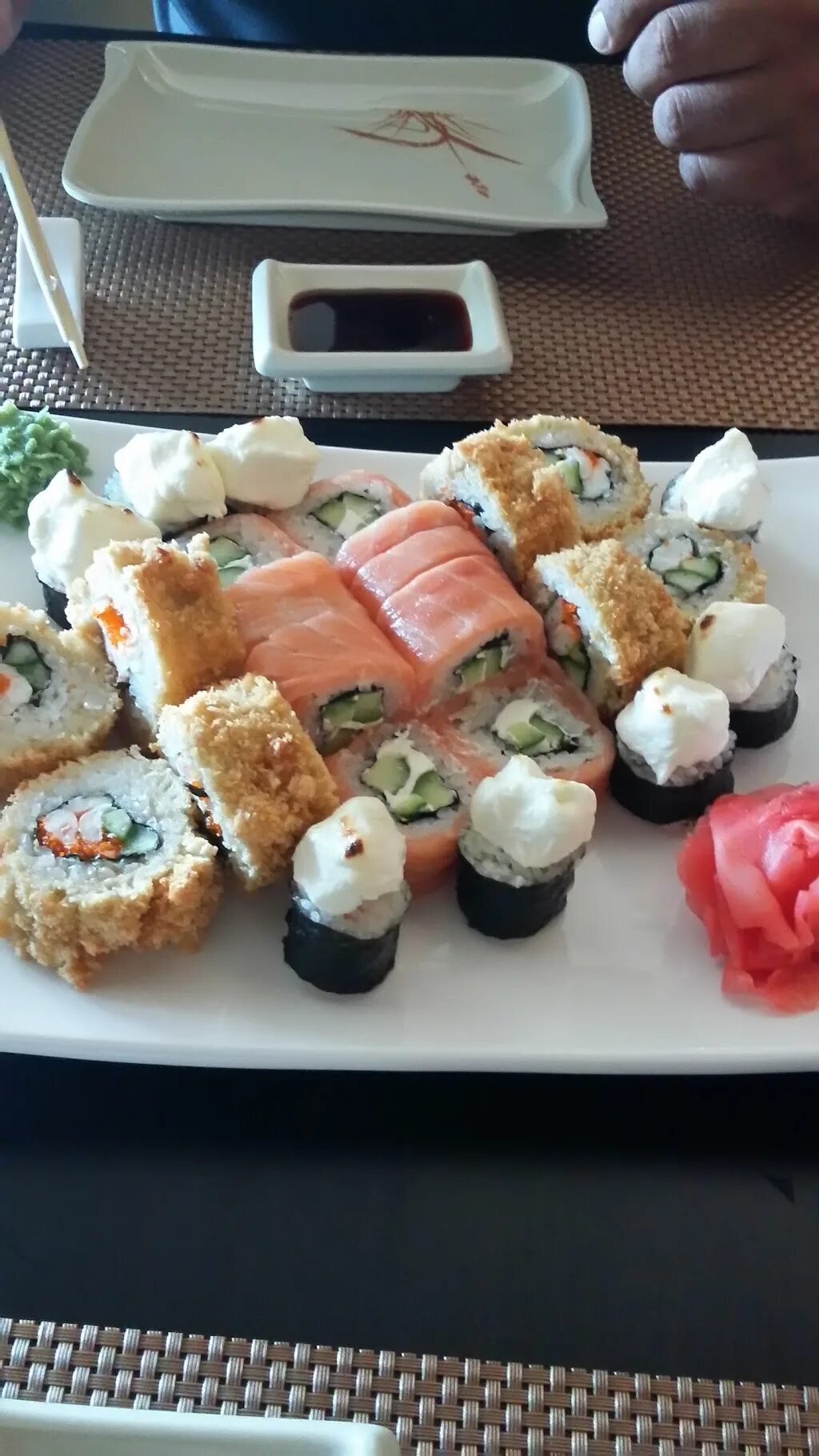 Феникс кисооводск фарфор. Фарфоров ишим. Фарфоровая статуэтка сплетница лфз. Фарфоров ишим. Мейсенский фарфор 20 века.