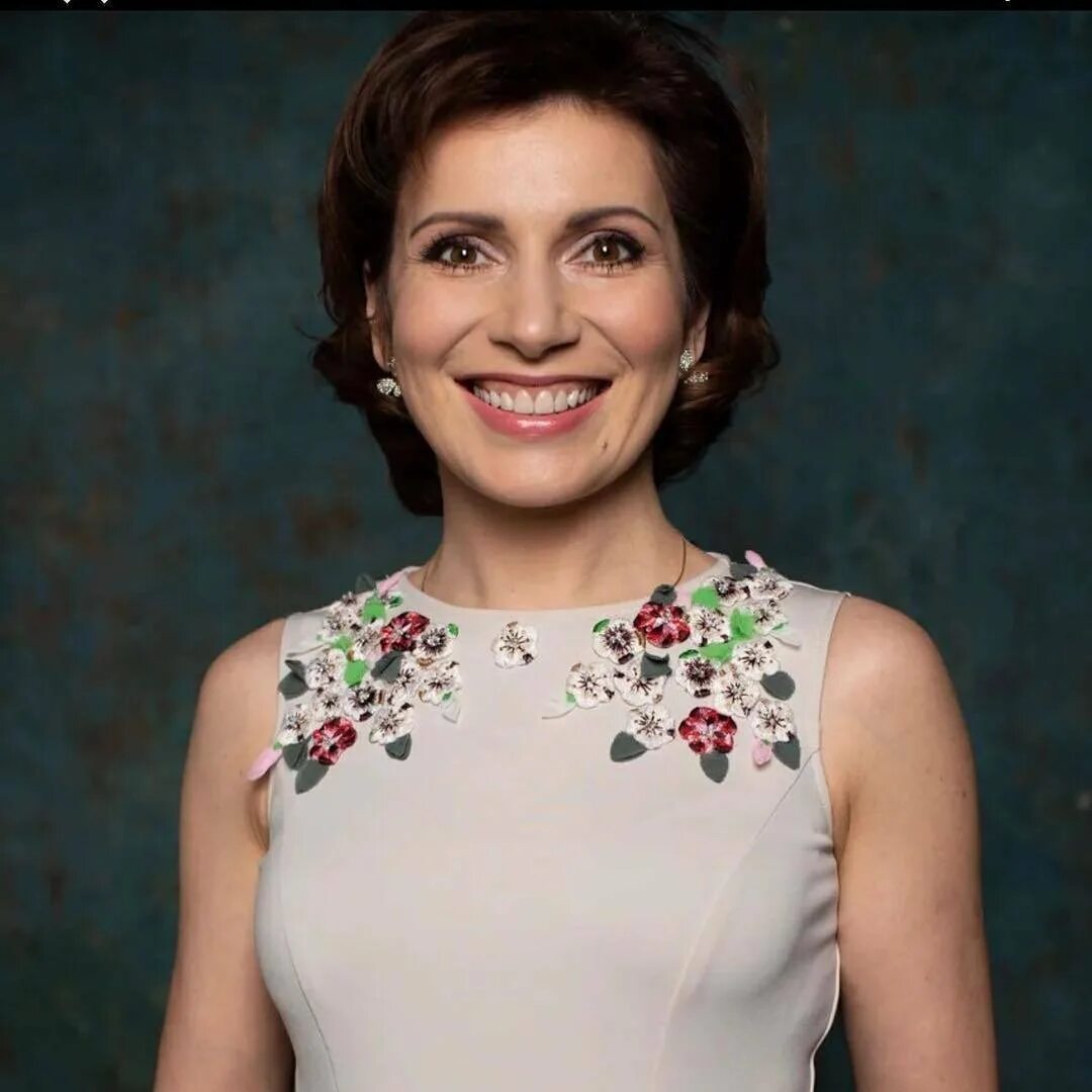 Светлана зейналова 2020. Ведущая 1 канала зейналова светлана. Ведущая ирада зейналова. Телеведущая нтв ирада зейналова. Светлана зейналова.