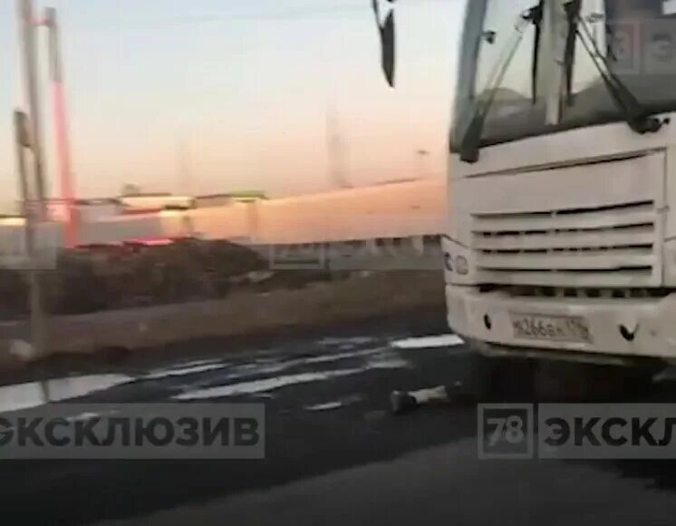 В петербурге автобус наехал на людей