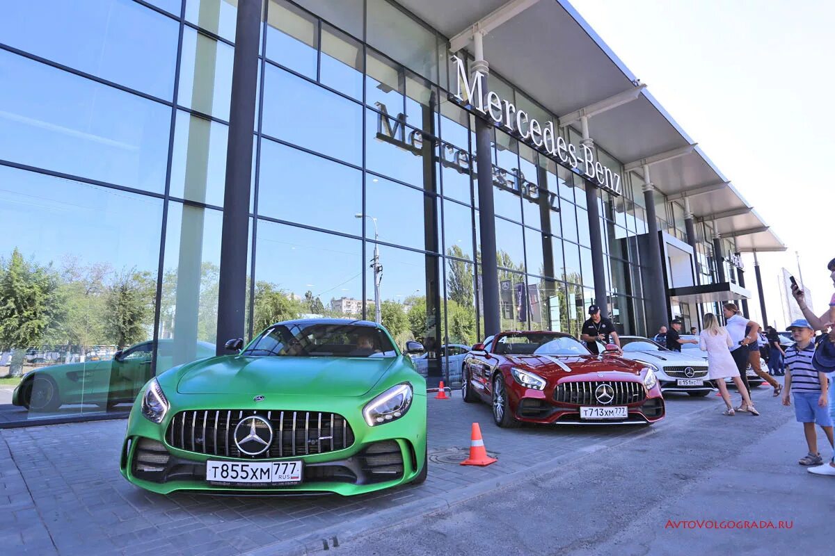 Брат авто волгоград. Mercedes AMG Performance Tour. Дорогие машины в Волгограде. Крутые машины Волгограда. Дорогие автомобили Волгограда.