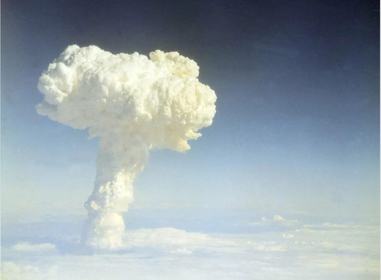 Мощнейший ядерный взрыв в истории. Самый мощный ядерный взрыв. Водородный взрыв. Самый сильный ядерный взрыв. Самый мощный атомный взрыв.
