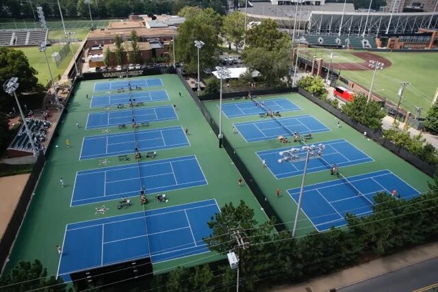 College tennis. Красивый вид на теннисный корт. Теннисный корт университет СИНЕРГИЯ. Miami Tennis Court. Теннис молния отель.