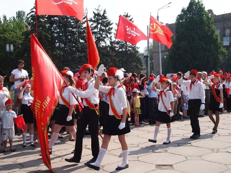 Пионеры сегодняшнего дня. 19 Мая,день,Пионерской,организации,СССР.. 19 Мая день пионерии. Пионеры СССР 19 мая. Пионеры с праздником.