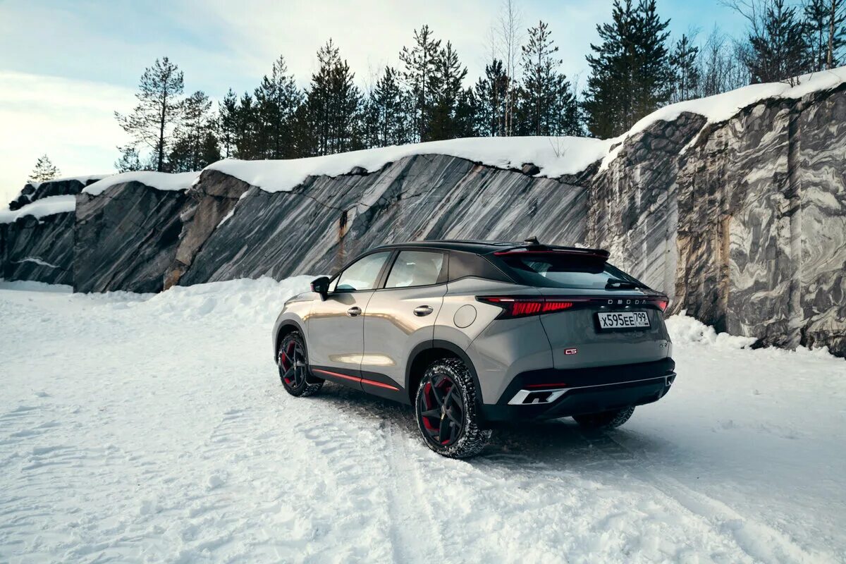 Кроссовер омода фото. Омода с5 полный привод обзор. Автомобиль omoda c5. Омода с5 полный привод обзор. Omoda c5 230t.