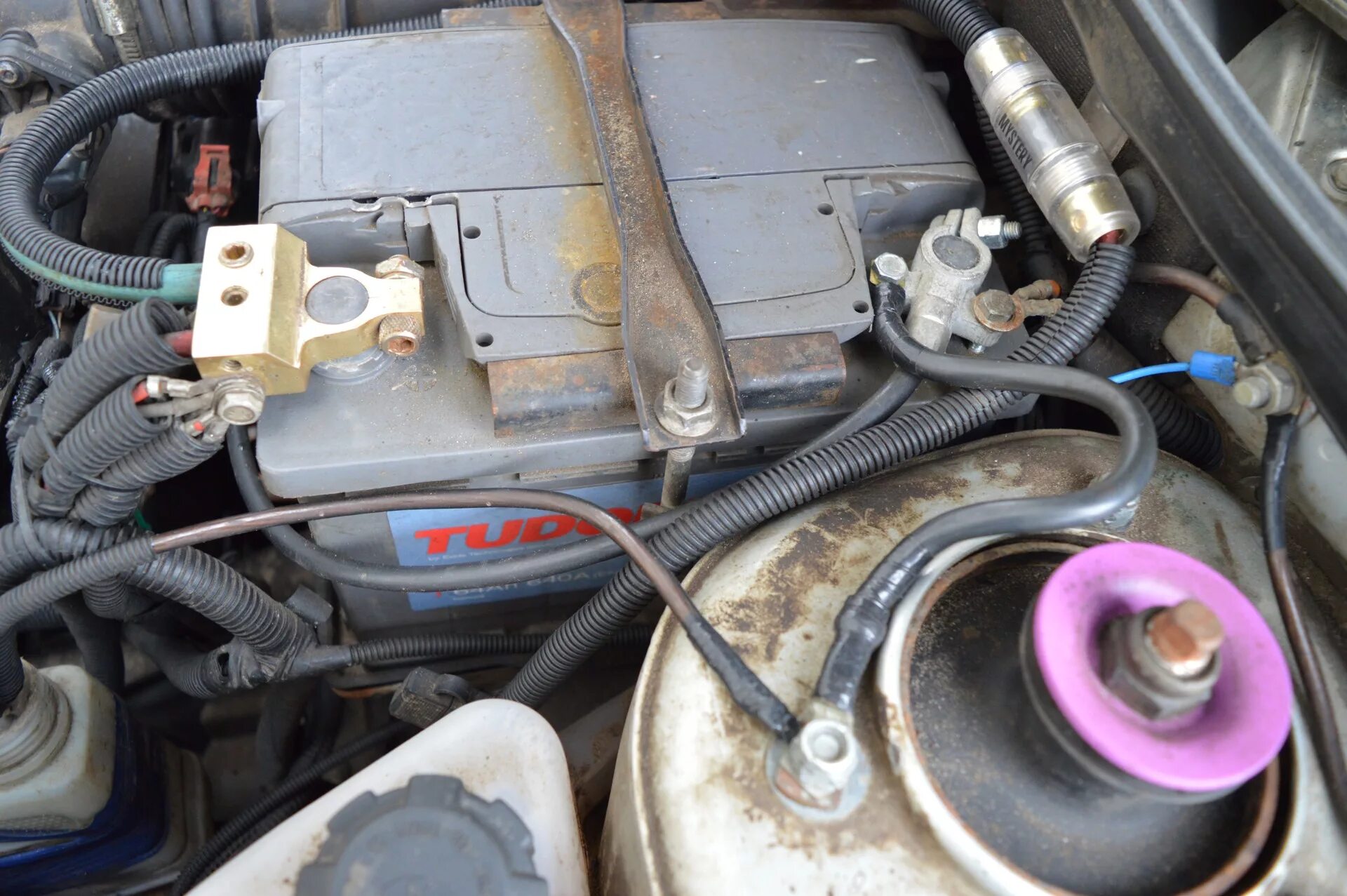 Клемма акб лада гранта. Минусовой провод ваз 2114. Куда идет от аккумулятора. Провод акб плюс ваз 2114. Клемма акб газель.