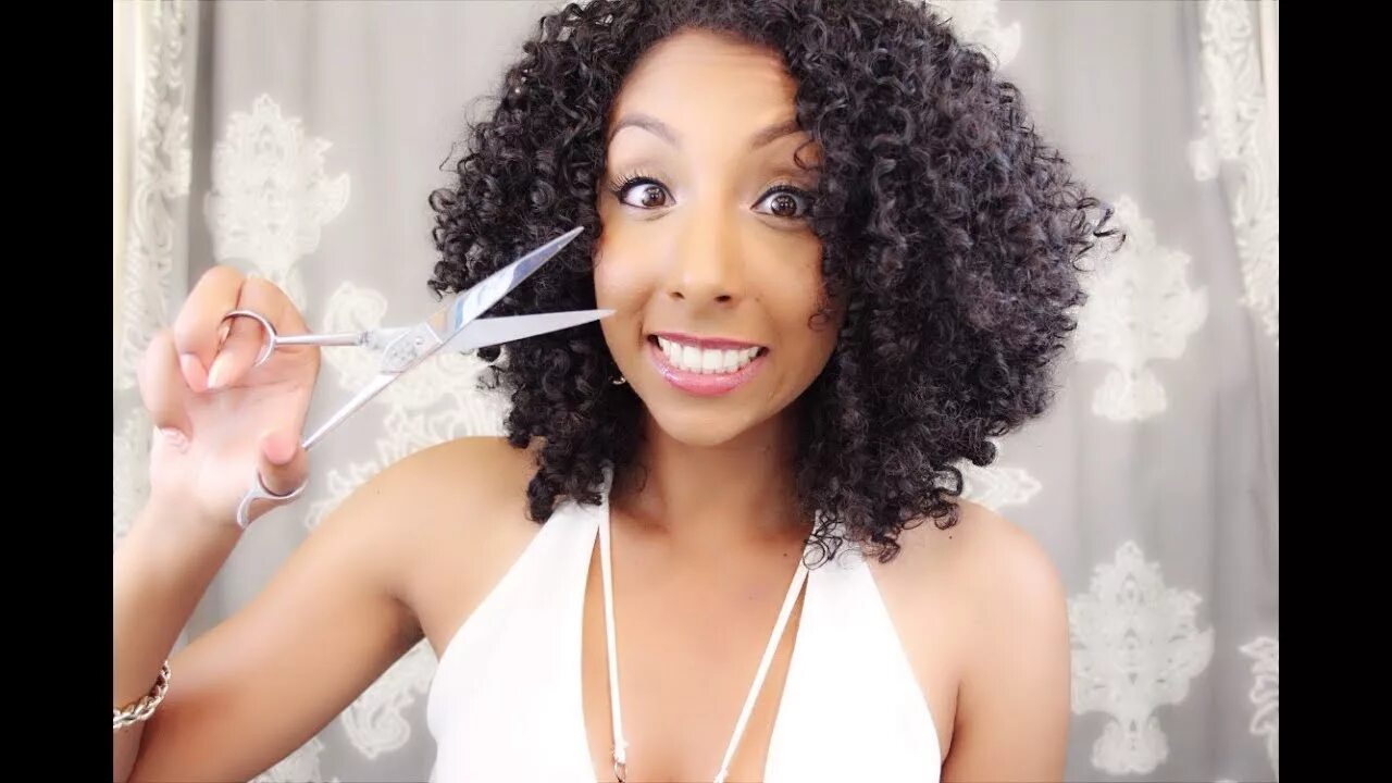Керли герлз мили. My hair is curly. How to put your curly hair when your about to sleep. Керли хеир. Афро тип волос.