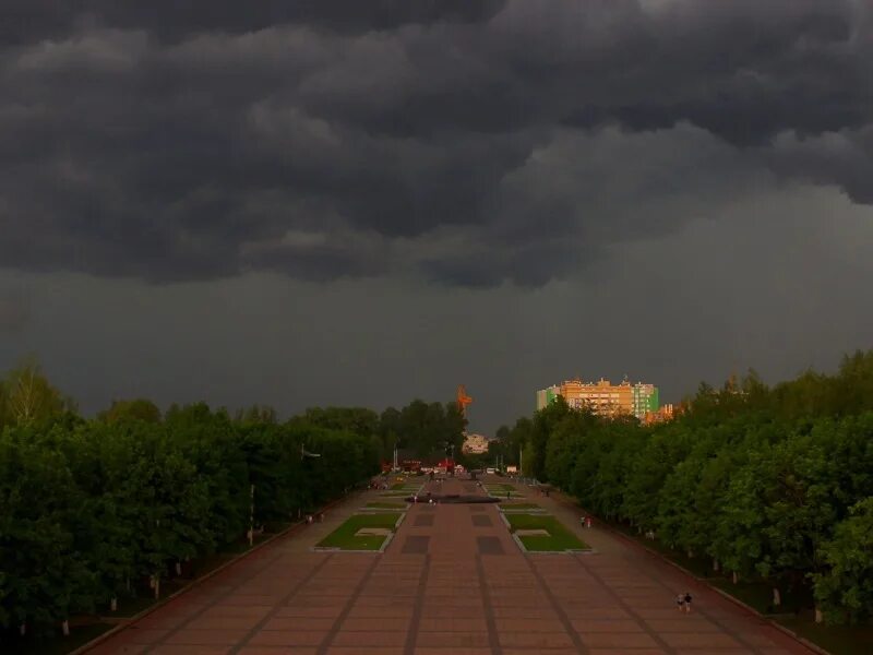 Дождь с грозой в Брянске. Гроза в Брянске. Пасмурно Брянск. Дождливый день в Брянске. Погода г брянск на неделю