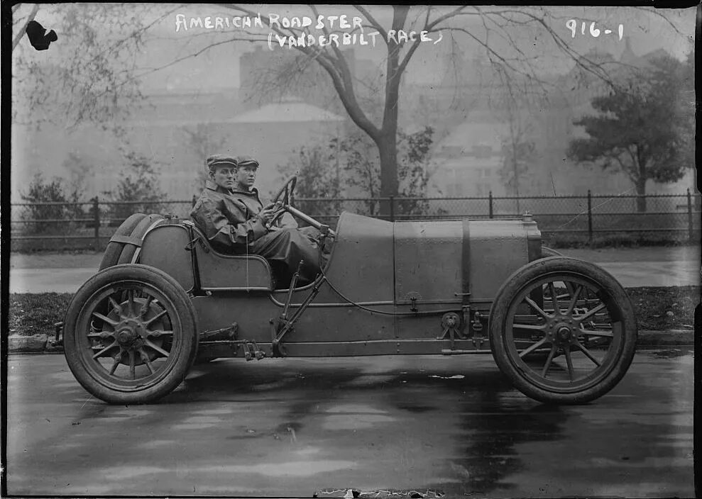 1905 America car. Car age