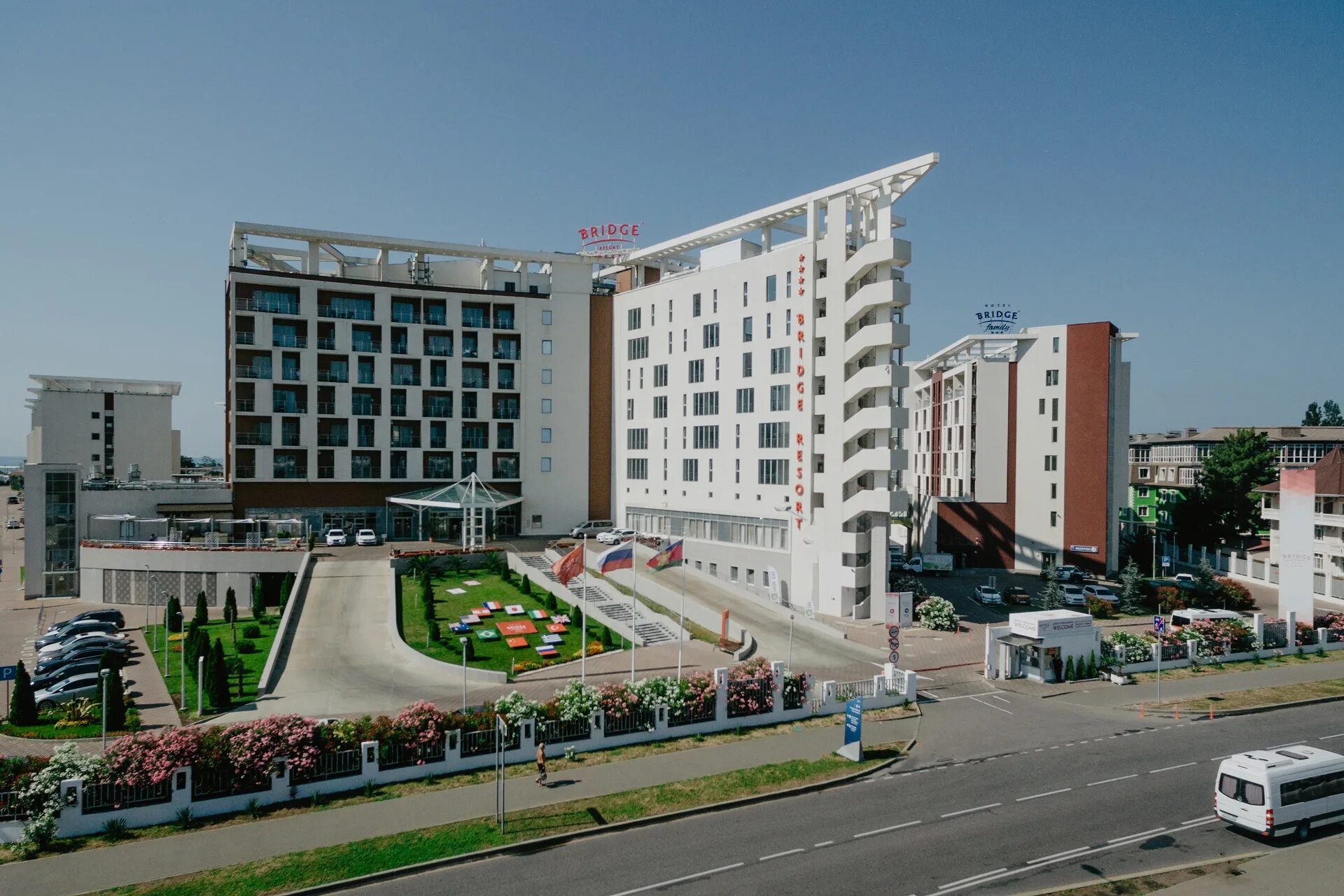 Сочи отель resort. Бридж фэмили резорт 3 адлер. bridge family 3 сочи. bridge resort санаторий сочи. bridge resort отель сочи 4.