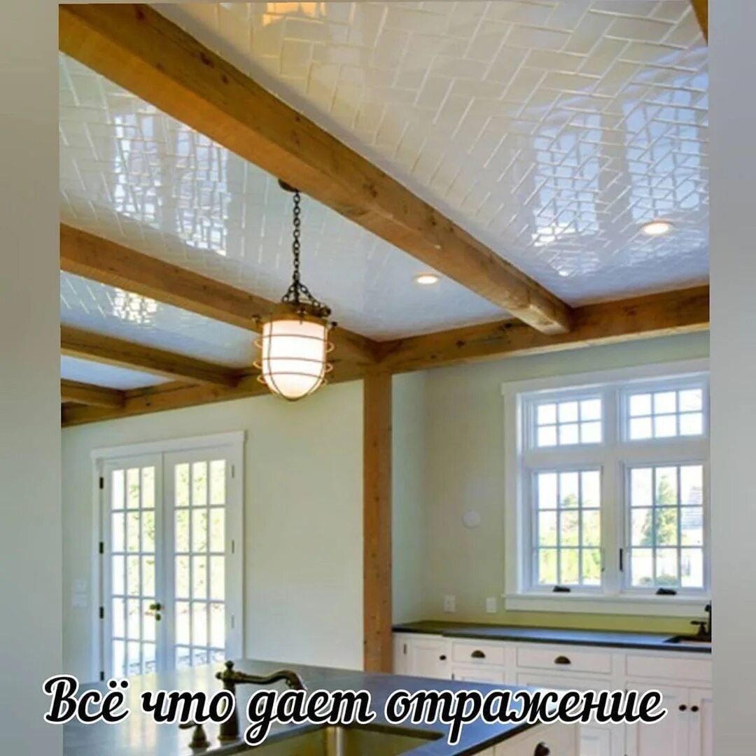 Какие потолки лучше сделать в доме. Отделка потолков в частном доме. Отделка потолка в деревянном доме. Отделка деревянного потолка в частном доме. Отделка потолка деревом.