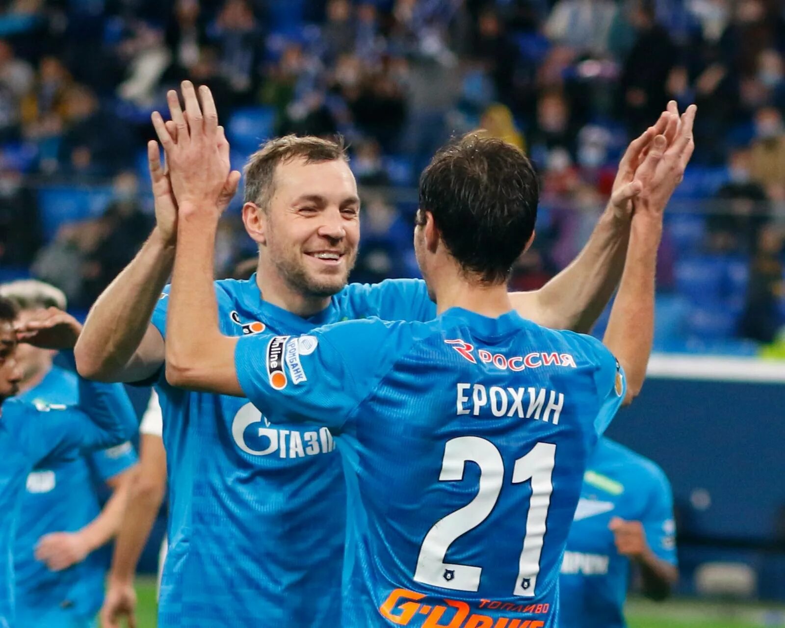 Зенит сборы матчи. Матчи зенита. Fc zenit белая футболка клаудиньо. Зенит сборы матчи. Утренние тренировки по футболу во владикавказе 2008.