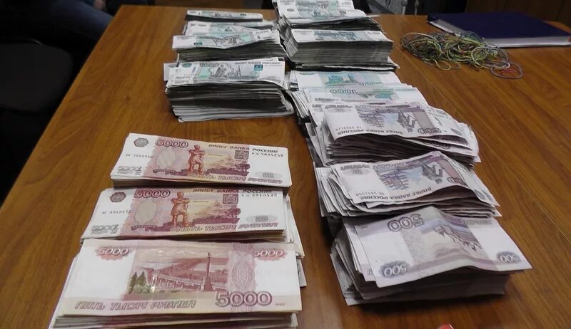 15 от 4 миллионов рублей. Миллион рублей. 1000000 Рублей. Изъятие денег. Два миллиона рублей наличными.