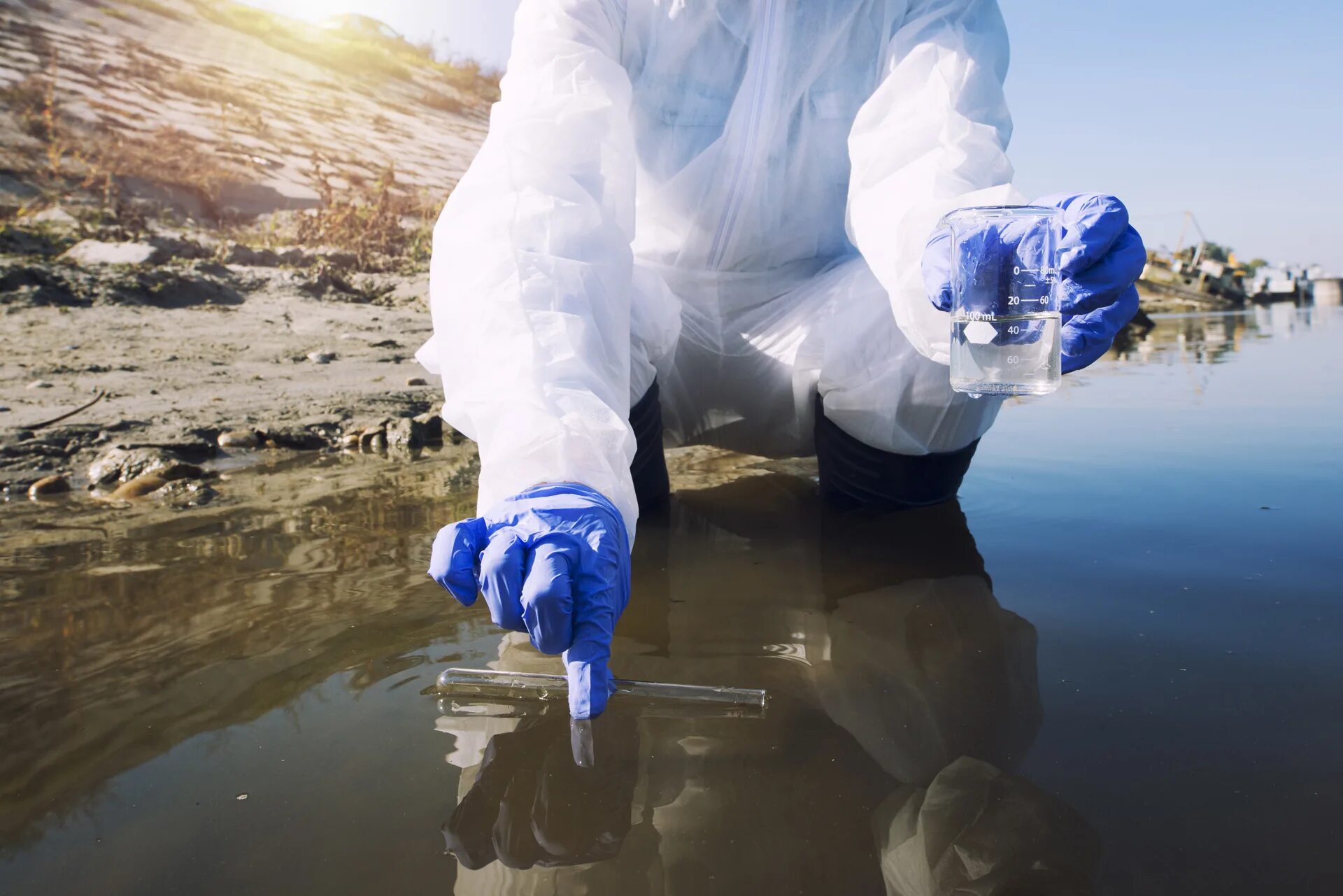 Отбор проб воды. Загрязнение воды. Сточные воды загрязнение. Загрязнение пресных вод.