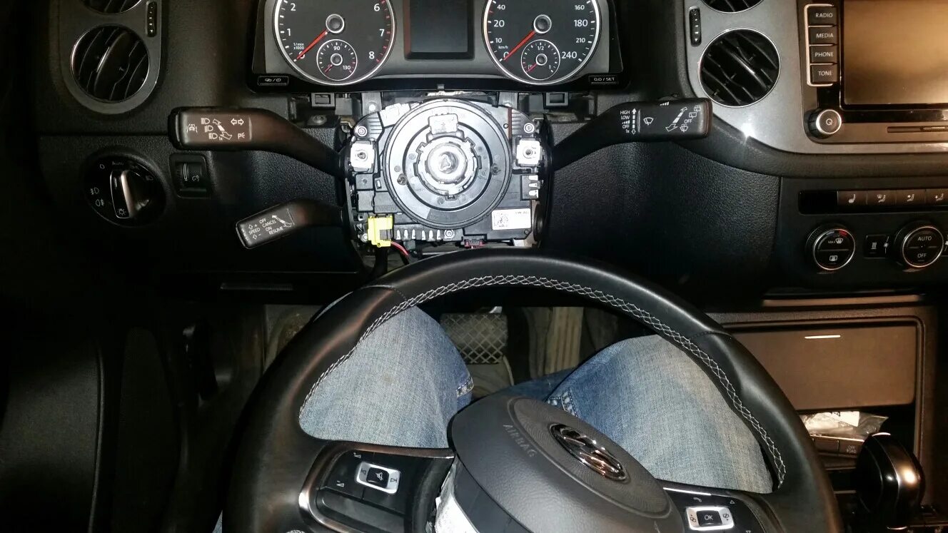 Установка руля с подогревом, ч. 2 - Volkswagen Tiguan (1G), 2 л, 2013 года тюнин
