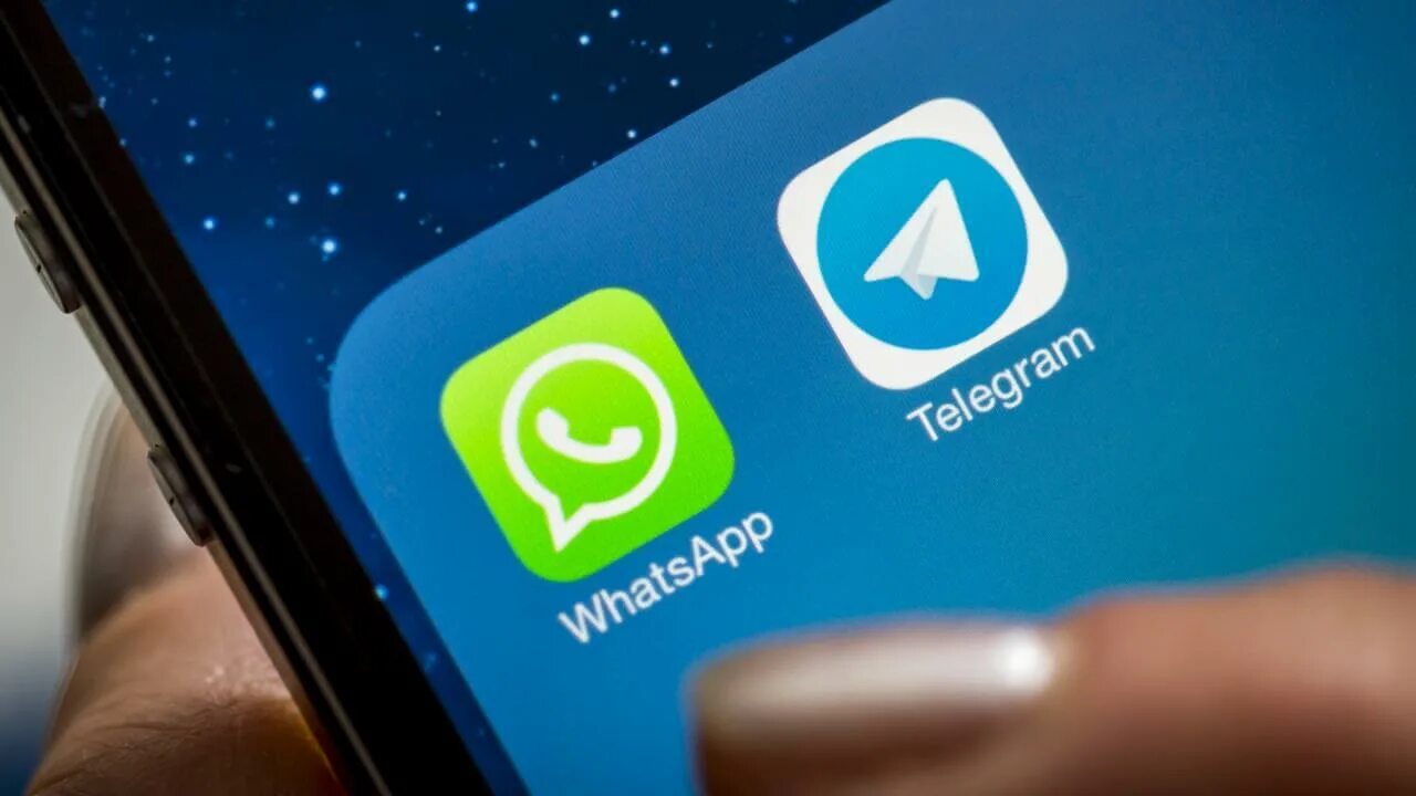 Мессенджеры. WHATSAPP Telegram. Самые популярные мессенджеры. Мессенджеры картинки. Украли ватсап