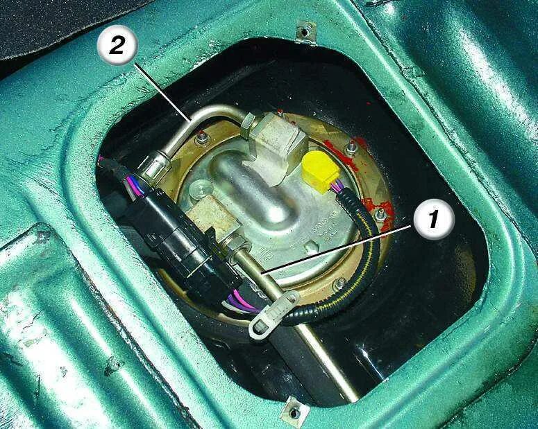 Бензонасос ваз установка. Бензонасос ВАЗ 2110 В баке. Насос бака ВАЗ 2110. Трубка топливная бензонасоса ВАЗ 2112. ВАЗ 2112 1.8 бензонасос.