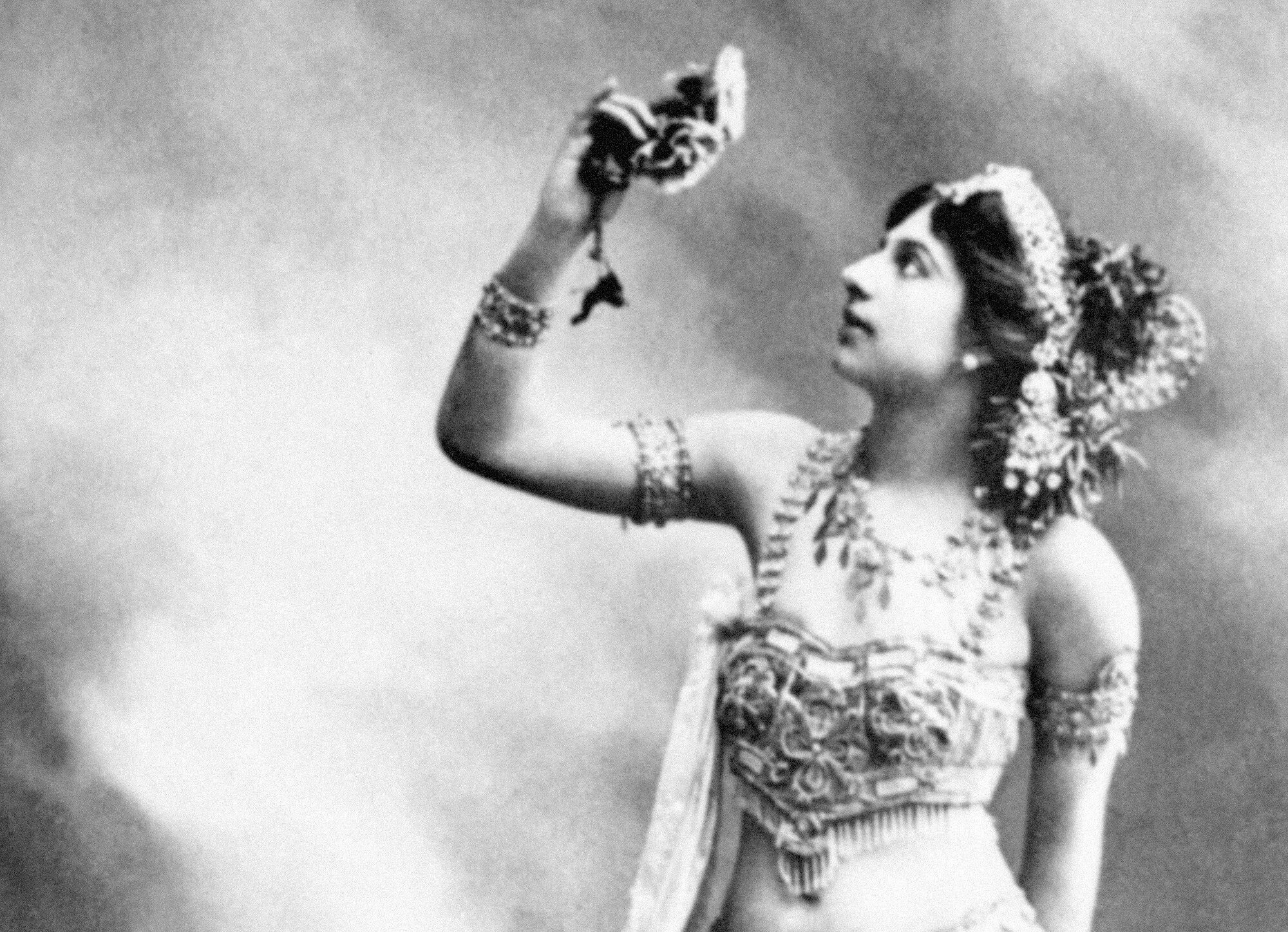 Мата хари слушать. Мата хари слушать. Мата хари слушать. Мата хари. Мата хари слушать.