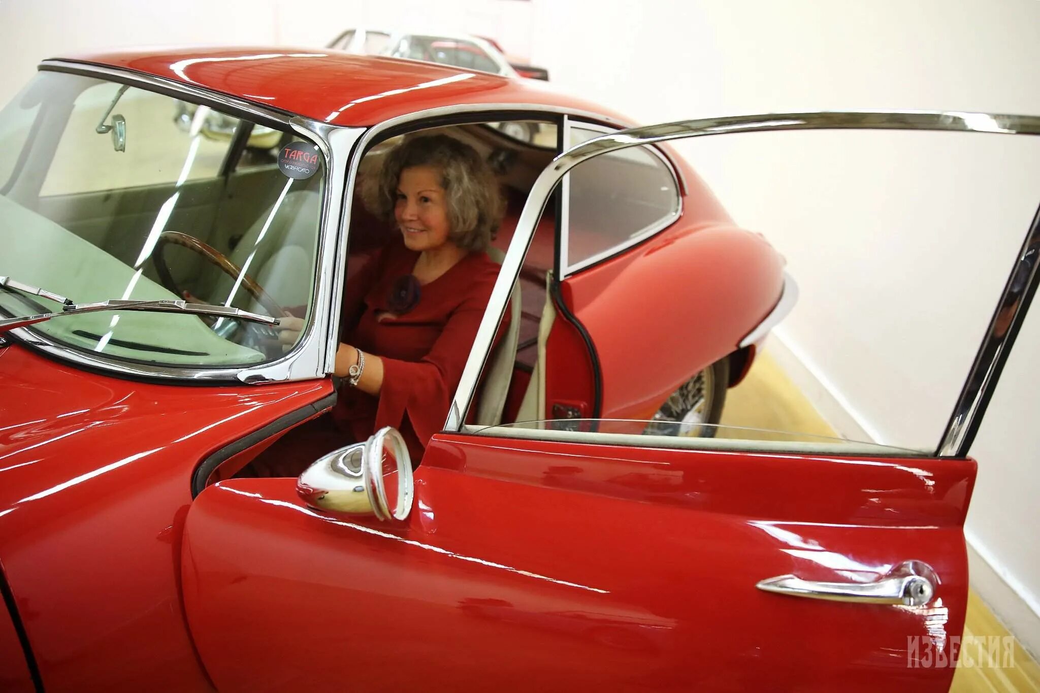 Rolls royce cullinan. Мерседес варио багажник на крышу. Машина особа. Амр 178. Амр 77 rolls royce.