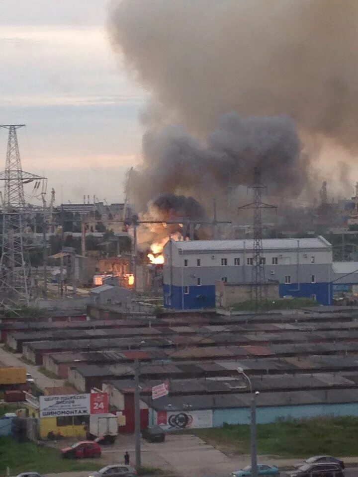 сгорела исполнитель. очаг мем. красивая девушка в огне. я горел я сгорал. страсть огонь.