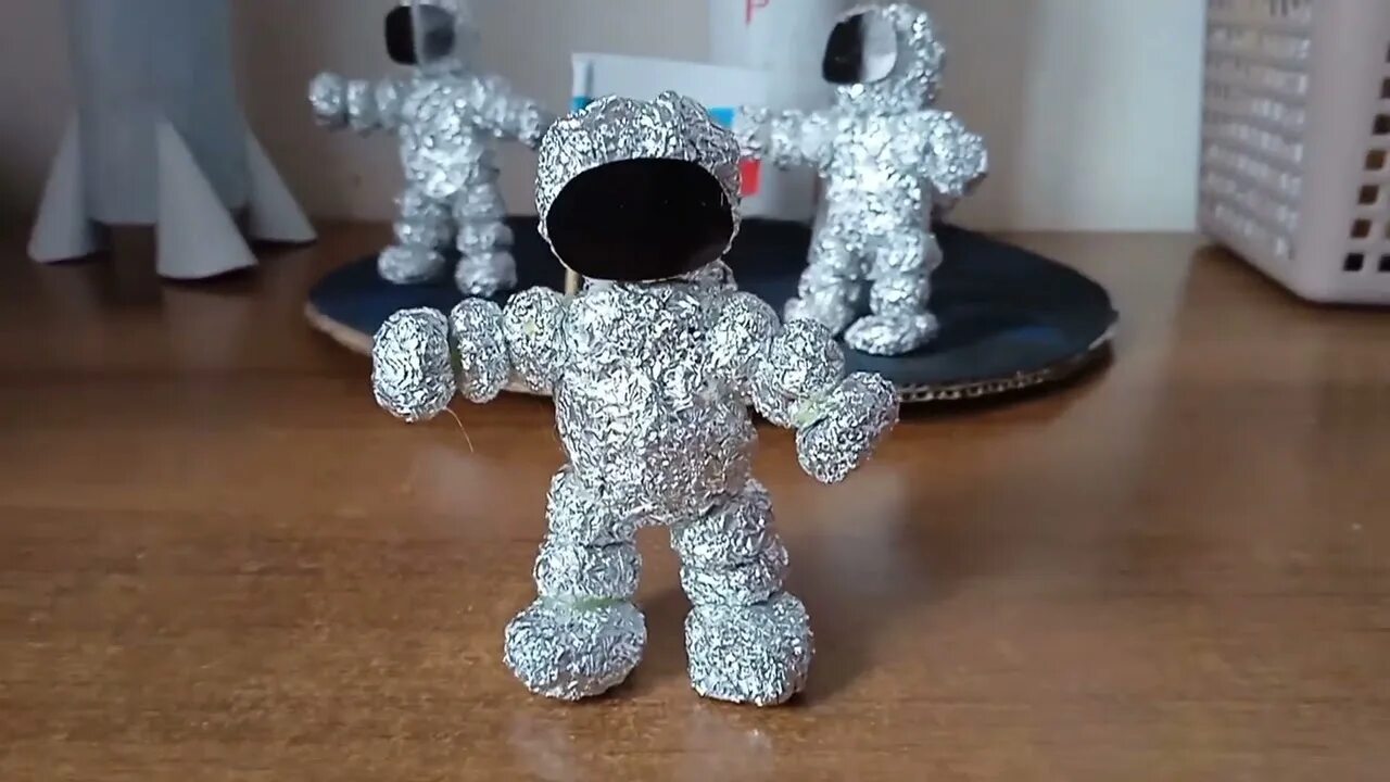Как делать космонавта из фольги. Космонавт из фольги. космонавт из фольги своими руками.