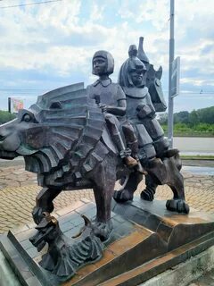 Памятник волшебник изумрудного города