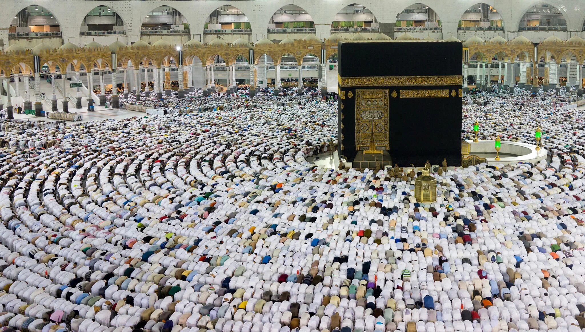 Мусульманин совершает хадж. Мечеть Мекка паломничество. Мекка Кааба паломники. Кааба 2023.
