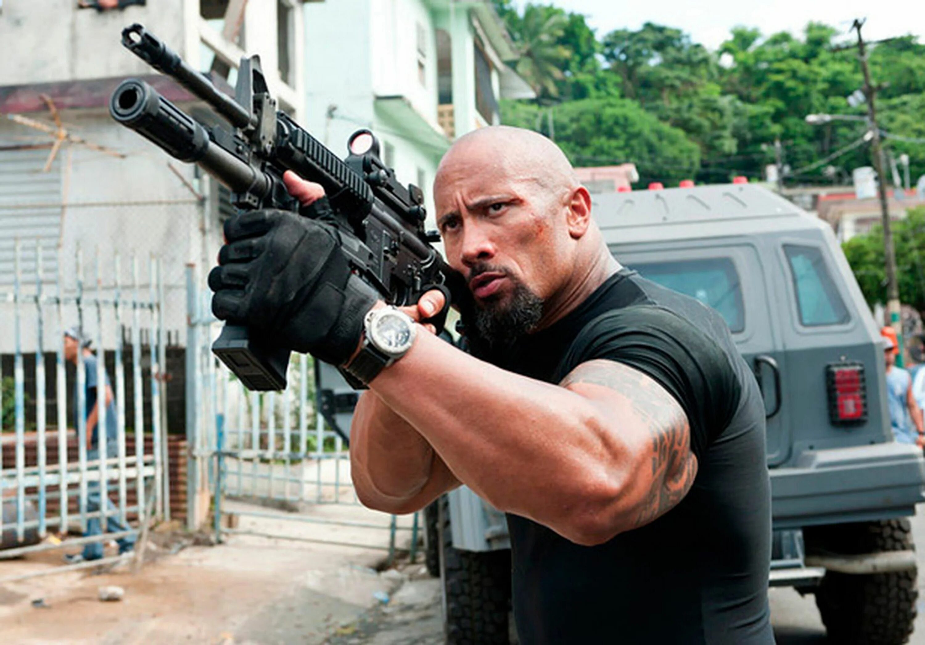 Дуэйн джонсон форсаж 8. Dwayne johnson бросок. Дуэйн джонсон роли. Дуэйн джонсон форсаж. Дуэйн джонсон мумия 2001.