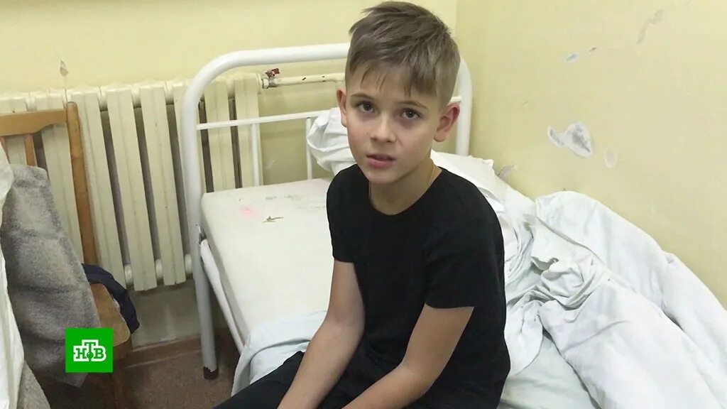 Мальчик мальчик 18 больница. Мальчик мальчик 18 больница. Мальчик мальчик 18 больница. Избитый ребенок в школе. Мальчик мальчик 18 больница.