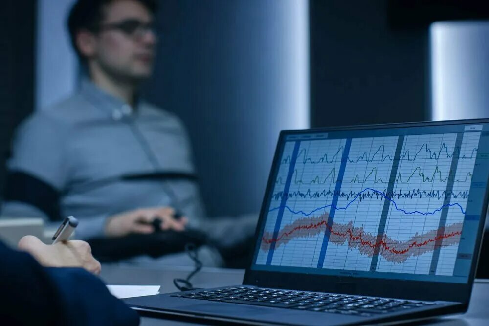 Ошибка резидента. Детектор лжи полиграфолог-верификатор. Полиграф причастного лица. День полиграфа. Детектор лжи.