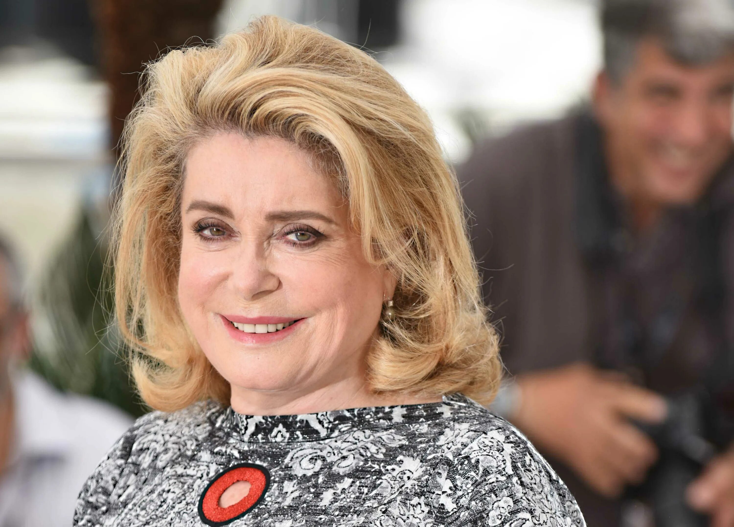 Катрин денев главные роли. Катрин денёв 2021. Катрин денев главные роли. Катрин денев с сестрой. Катрин денёв 8 женщин.