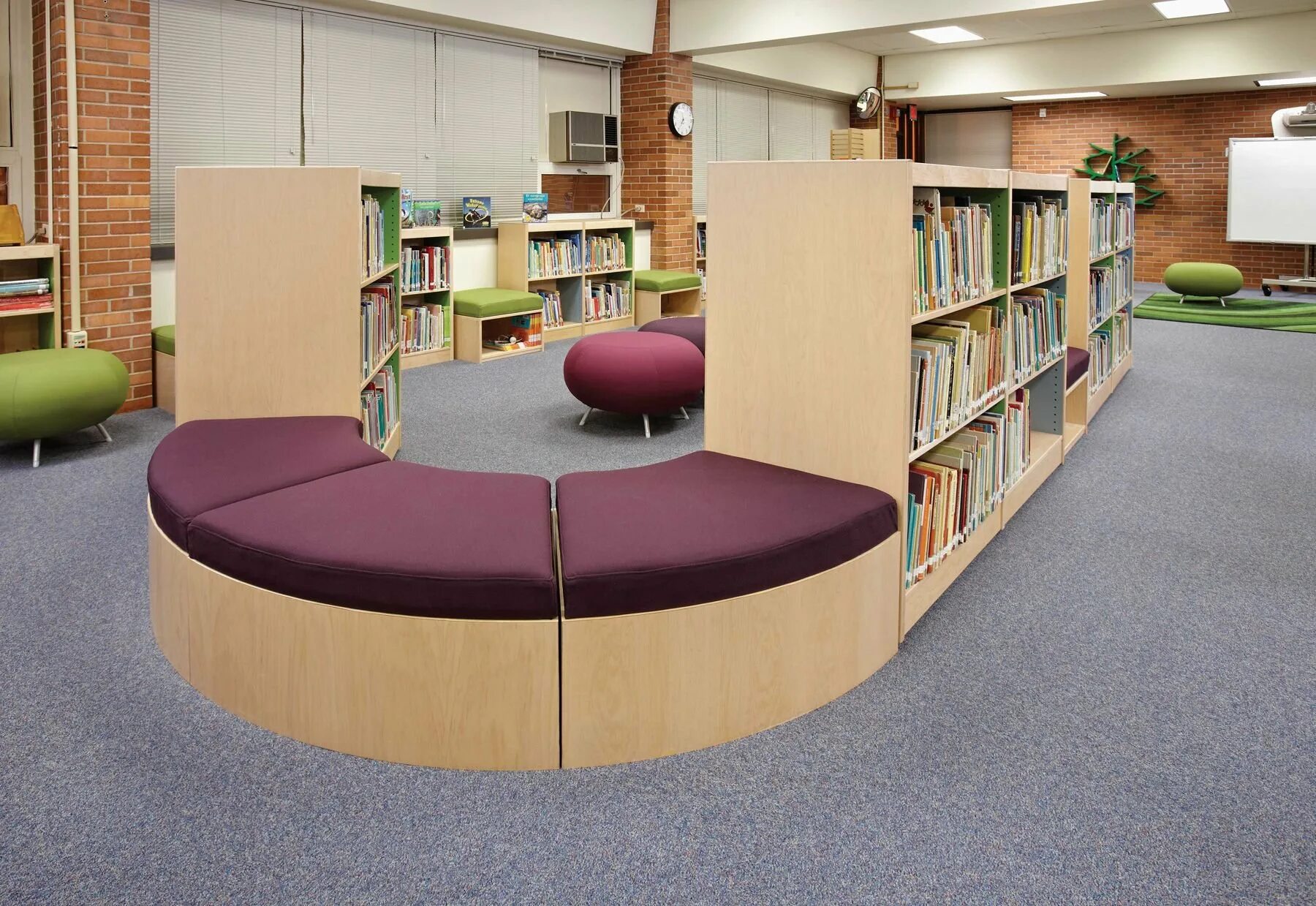 Кафедра для книги. Мебель для читального зала библиотеки. Интерьер современной библиотеки. Мебель для школьной библиотеки. Современная мебель для библиотек.