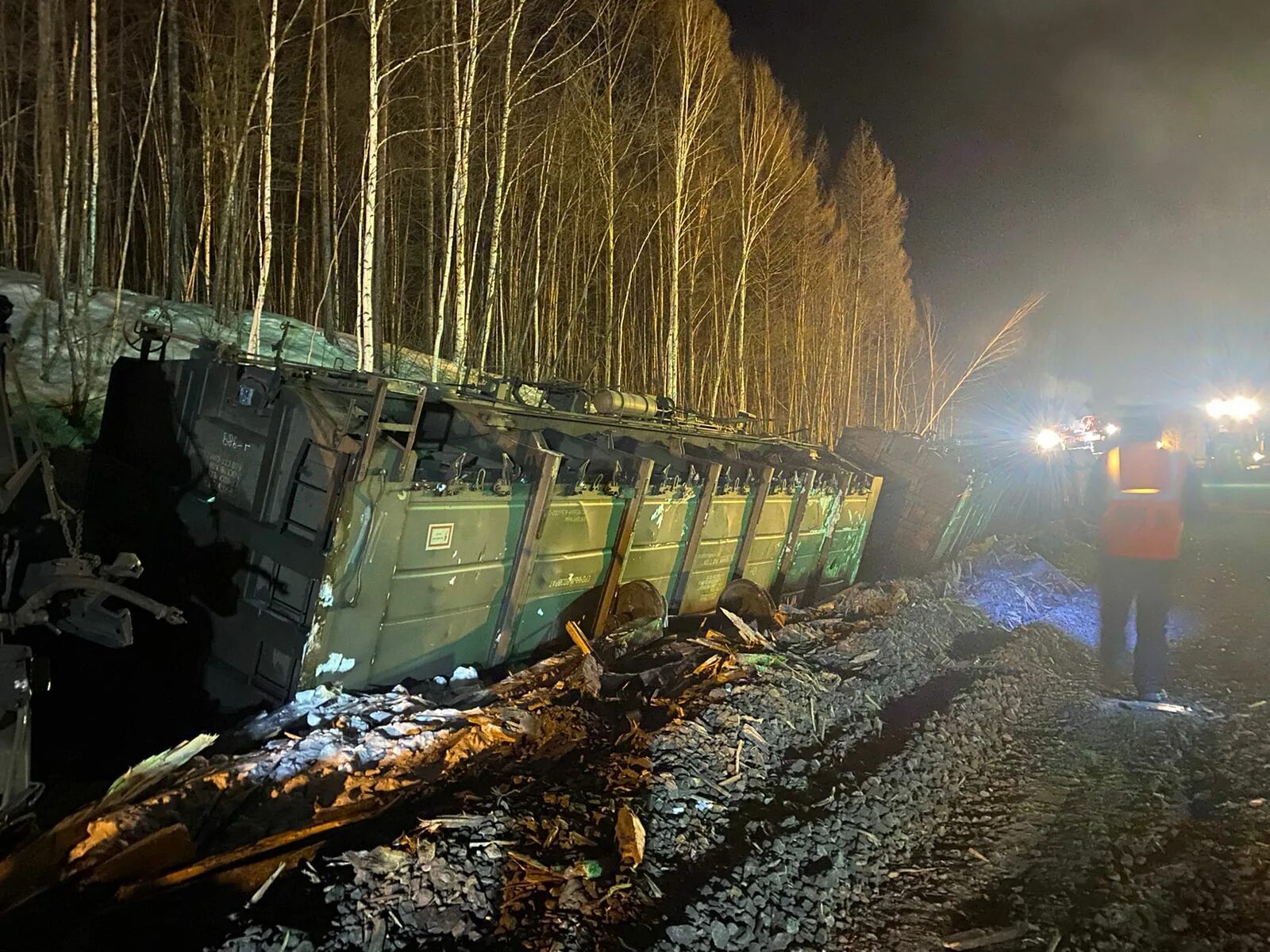 8 вагонов сошли с рельсов. Сход вагонов. сход поезда. российские поезда.