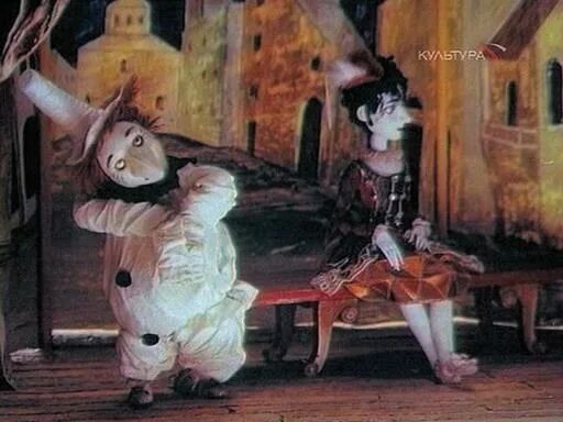 человек в маске. женщина под маской. лицо за маской. человек в белой маске. человек под маской.