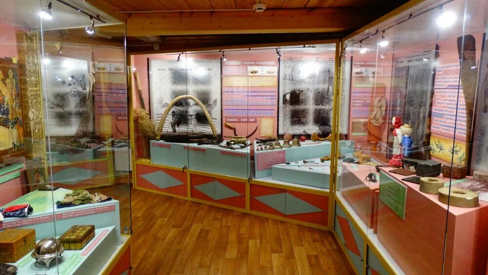 Валуйский музей. Московский музей старый оскол. Музей мини минск. Дворик кунсткамеры в санкт-петербурге. Музей миниатюр «страна мини».