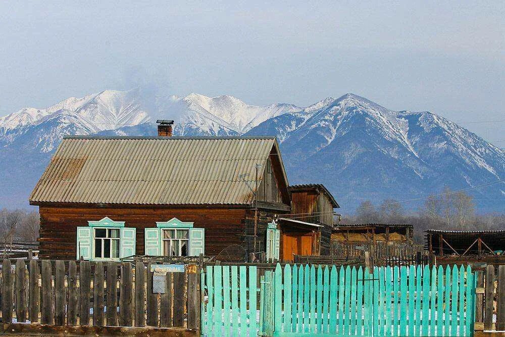 Село в бурятии. Бурятская деревня на Ольхоне. Ольхон бурятская деревня музей. Улан Удэ деревня бурятов. Деревня Булак в Бурятии.