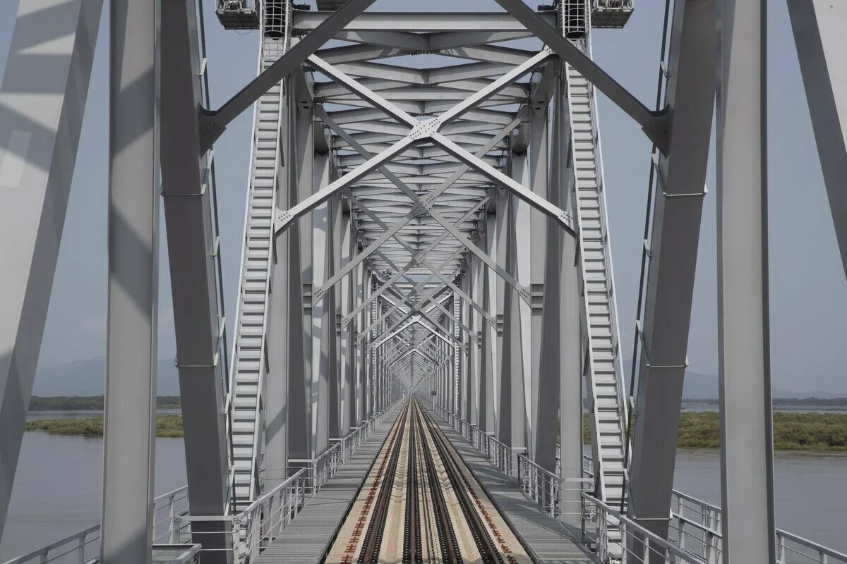 Железнодорожный мост нижнеленинское тунцзян через амур. Нью-ривер-гордж. «железнодорожный мост в аржентее» (1873). Железный мост. Рельсовый мост.
