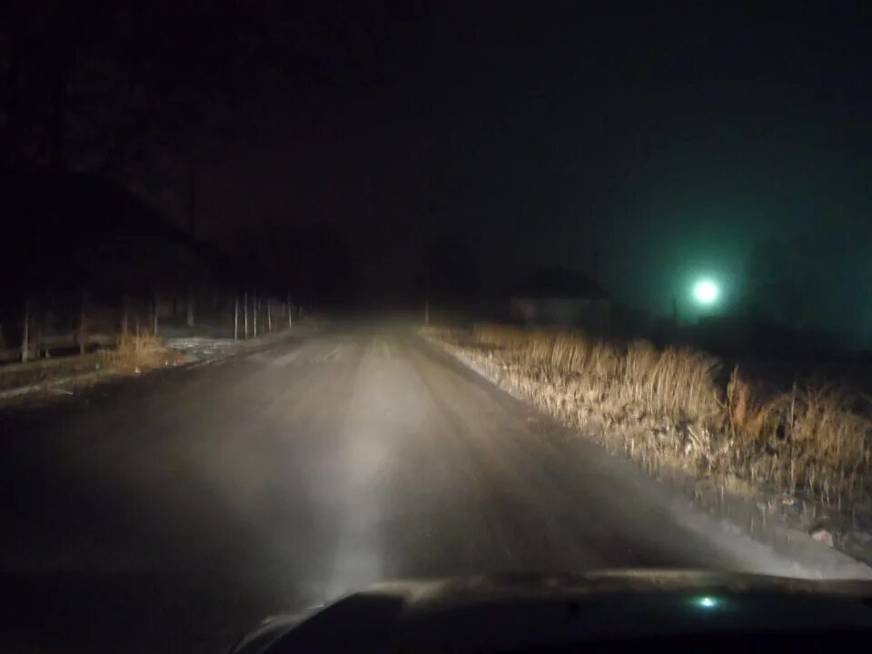 Светодиодные лампы h4 3000k. Как светят лампы h7. Галоген лампа h7 дальний свет. Лед фары галоген ксенон. Галогеновые лампы ближнего света h7.