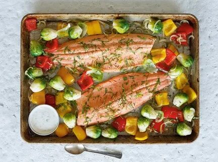 Форель в духовке целиком с овощами