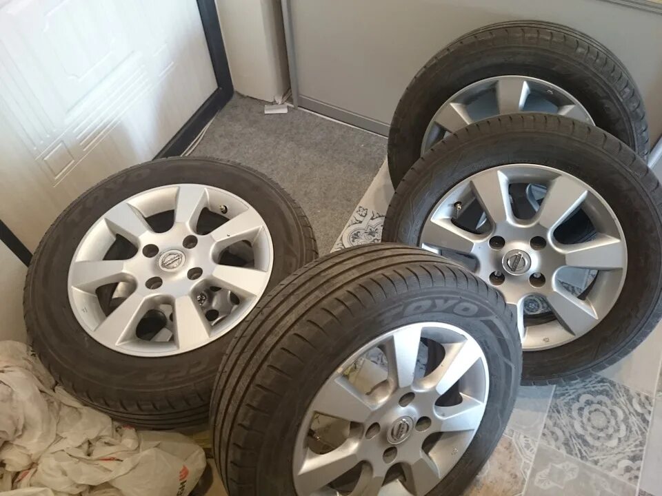 Купить б у колеса 16. Колеса 195/60 r16 Альмера. Ниссан Альмера Классик колеса r15 195 65. Резина летняя с дисками 15 на Ниссан Альмера Классик. Nissan Almera диски r15.