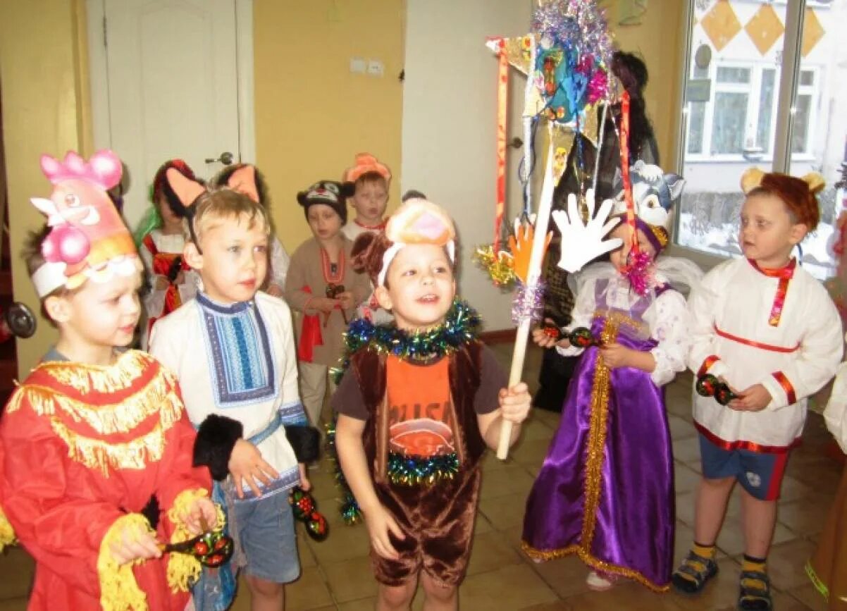 Колядки в детском саду. Стихи на колядки для детей короткие. Коляда сценарий праздника для детей. Коляда сценарий праздника для детей. Детские колядки.