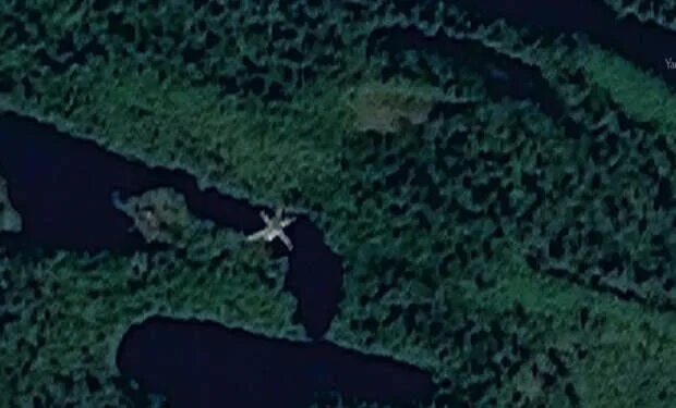 Ми 6 в реке. Тарко-Сале вертолет в болоте. Ми 6 в болоте Тюменской области. Ми 6 в болоте Тарко Сале. Вертолет ми 6 в болоте.