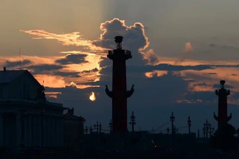 Колонна ночью