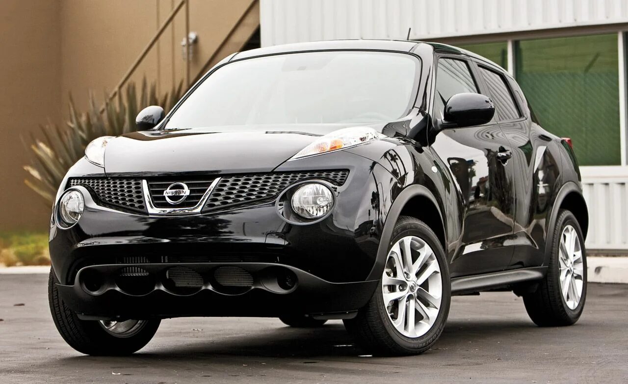 Жук полный привод. Nissan Juke. Nissan Juke 2011. Ниссан Жук джип. Ниссан Джук Black Pearl.