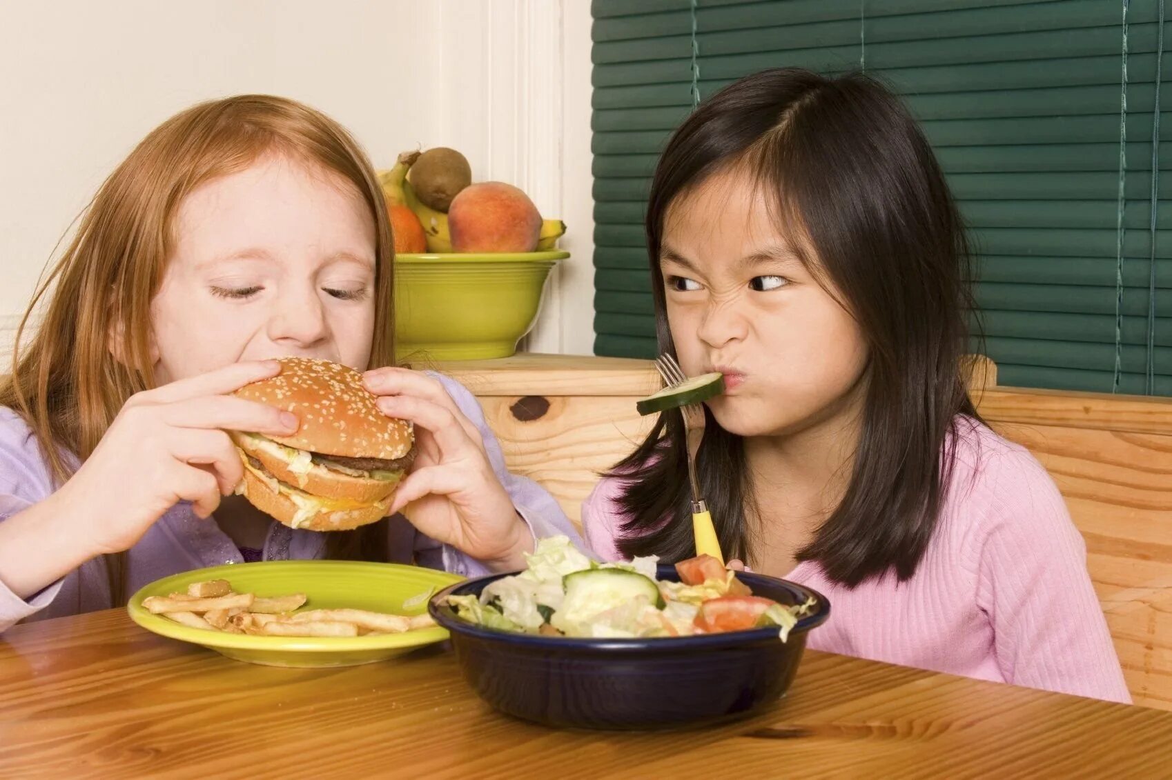 Еда невкусная почему. Питание детей. Подростки и еда. Правильное питание для детей. Здоровое питание для подростков.